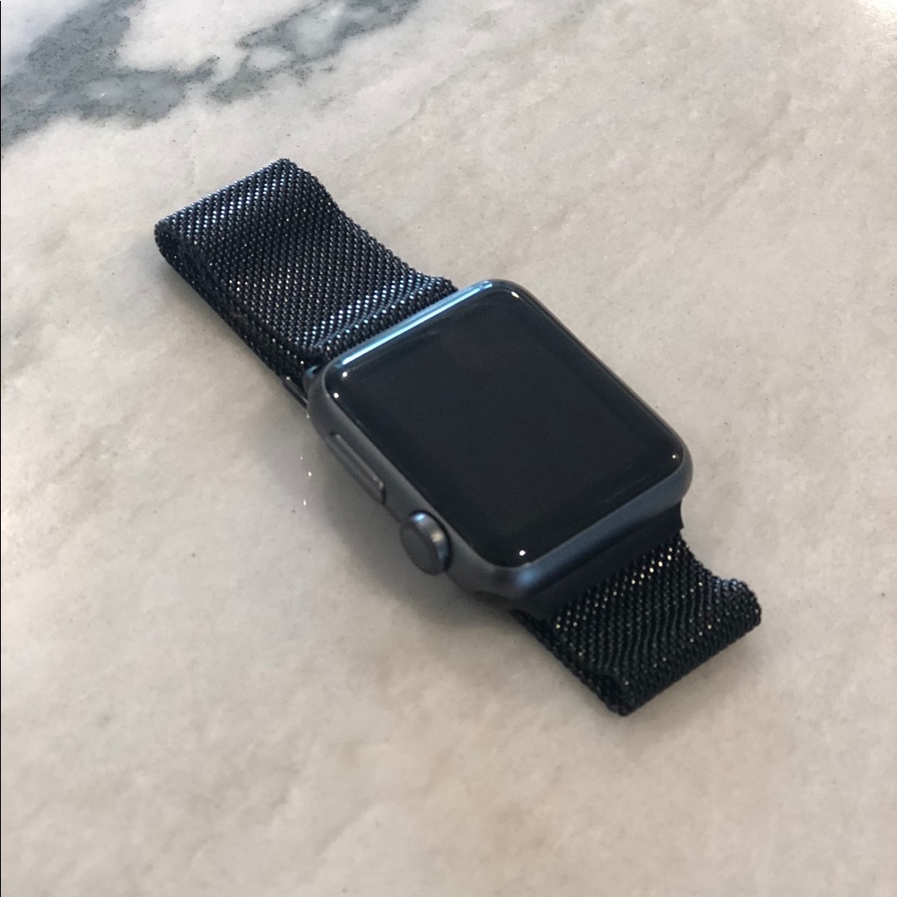 Apple Series 1 Black 38MM Aluminum + 3 bands
Great Condition